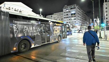 Πειραιάς: 15χρονος Πέταξε Κροτίδα Σε Λεωφορείο