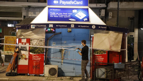 Μαχαίρωσαν και λήστεψαν περιπτερά στα Εξάρχεια