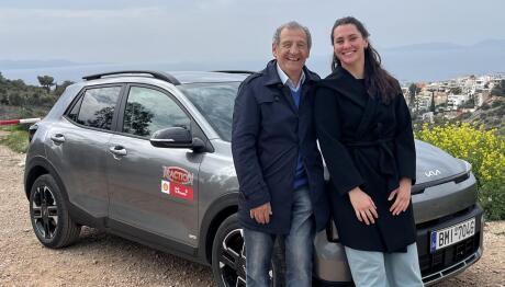 Τraction: Ο Κώστας Στεφανής Υποδέχεται Τη Φωτεινή Τριχά