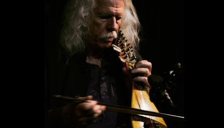 Ο Ross Daily σε μία διπλή συναυλία στο Theatre of NO