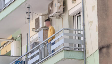 Θεσσαλονίκη: Φοιτητής Απειλεί Να Πέσει Από Τον 3ο Όροφο
