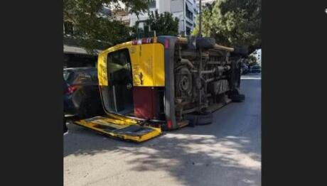 Παλαιό Φάληρο: Τούμπαρε Σχολικό Λεωφορείο-Συγκρούστηκε Με ΙΧ