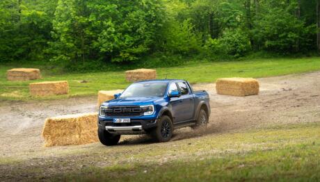 Ford Ranger Raptor: Η τέλεια «απογείωση» πίσω από το τιμόνι του
