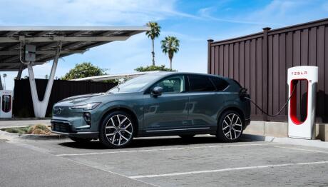 Volvo: Τώρα γρήγορη φόρτιση στο δίκτυο της Tesla