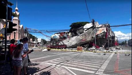 Σεισμός 7,8 Ρίχτερ Στις Φιλιππίνες