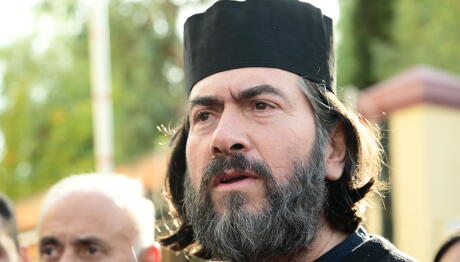 Πατήρ Αντώνιος: Σε Δίκη Για Τα Οικονομικά Της «Κιβωτού»