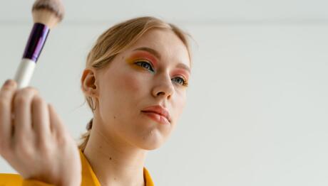 Καθαρισμός πινέλου makeup