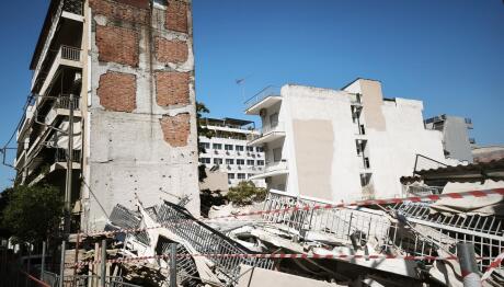 Πετράλωνα: Νεκρός Ο Σκύλος Που Παγιδεύτηκε Στην Πολυκατοικία