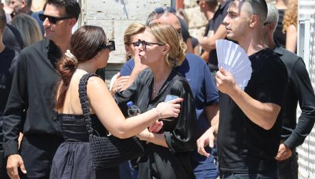 Γιος Καριέρε: Είχες Υποσχεθεί Ότι Θα Κακομάθεις Τα Εγγόνια