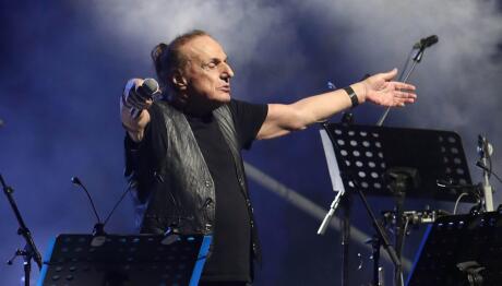Παπακωνσταντίνου: «Σβήστε τα καπνογόνα. Δύο άνθρωποι κάηκαν δίπλα μας»