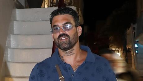 Αλεξάνδρου: Φωτογραφίζει τον γιο του στα καταπράσινα νερά