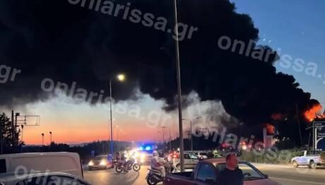 Λάρισα: Φωτιά Σε Εργοστάσιο Πλαστικών