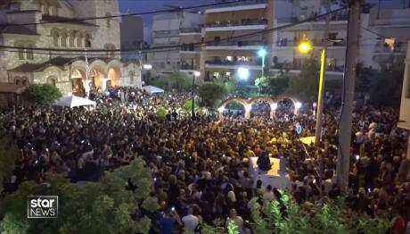 Μαζωνάκης: Στην Εκκλησία Η Σορός - Πλήθος Κόσμου Στη Νίκαια
