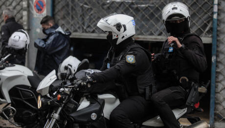 Θεσσαλονίκη: Έβαλε φωτιά στην πόρτα της γειτόνισσάς της και την απείλησε