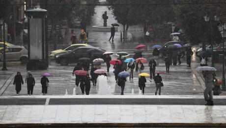 Καιρός: Βροχές, καταιγίδες και βοριάδες έως 9-10 μποφόρ