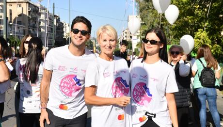 Νατάσα Παζαΐτη: Mε τα δίδυμα παιδιά της στο Greece Race for the Cure