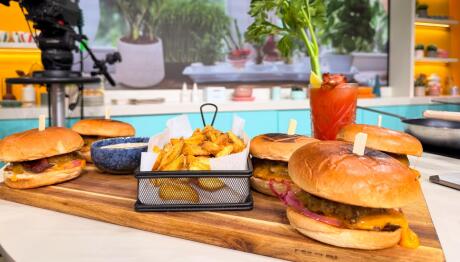 Burger και Bloody Mary