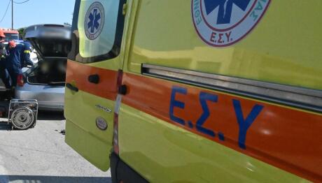 Τροχαίο στη Μεταμόρφωση: Φορτηγό συγκρούστηκε με ΙΧ