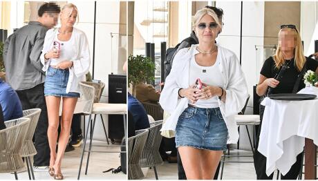 Φαίη Σκορδά: To casual chic look της με super mini denim φούστα