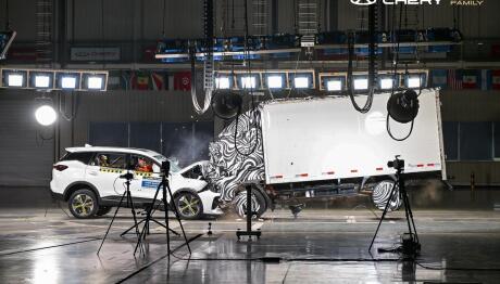 Chery Tiggo 7: Έκανε crash test με φορτηγό