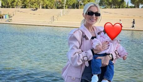 Καινούργιου: Η Τρυφερή Selfie Φωτογραφία Με Την Κόρη Της