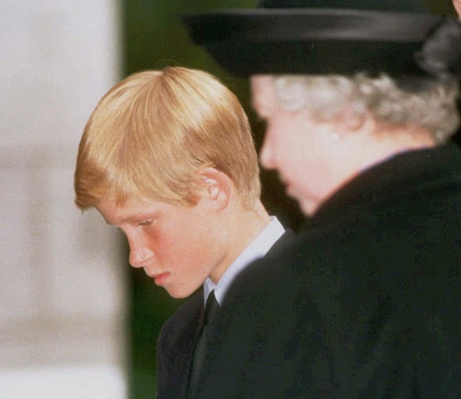 Πρίγκιπας Χάρι στην κηδεία της μητέρας του