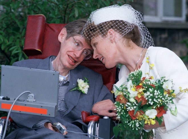 Ο Χόκινγκ στο γάμο του με τη δεύτερη σύζυγό του και νοσοκόμα του, Ελαίν Μέισον