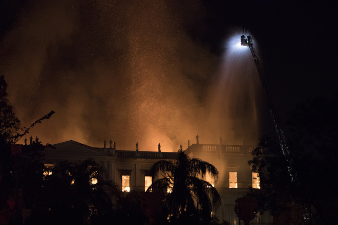 Ρίο: Πυρκαγιά καίει το Εθνικό Μουσείο
