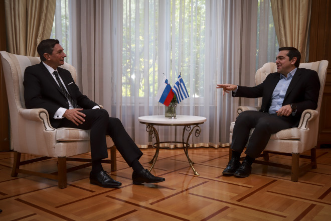 Ο Αλέξης Τσίπρας συνομιλεί στο Μέγαρο Μαξίμου με τον Πρόεδρο της Σλοβενίας