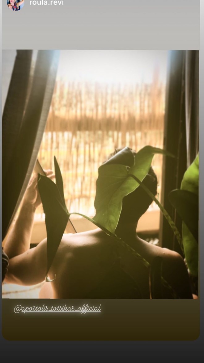 Αποστόλης Τότσικας Ποζάρει γυμνός στον φωτογραφικό φακό της Ρούλας Ρέβη
