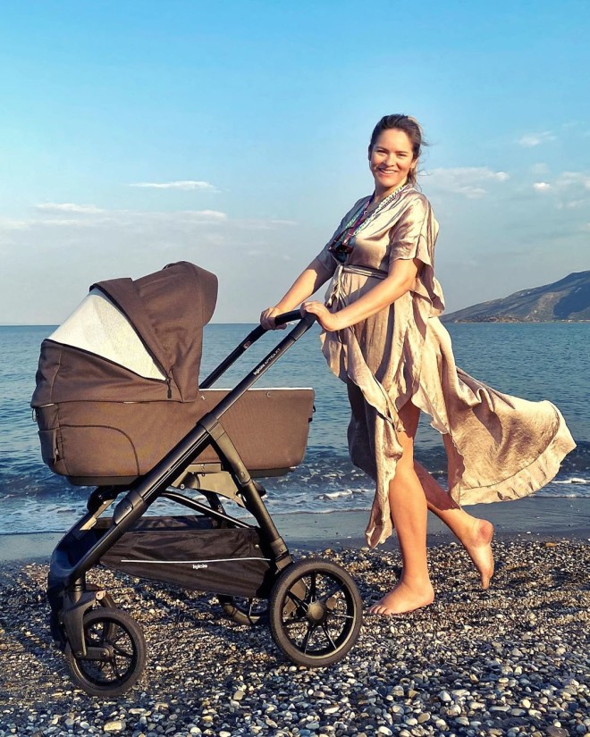 Χριστόπουλος  Brand Διακοπές στη Λευκάδα με τον νεογέννητο μωράκι τους