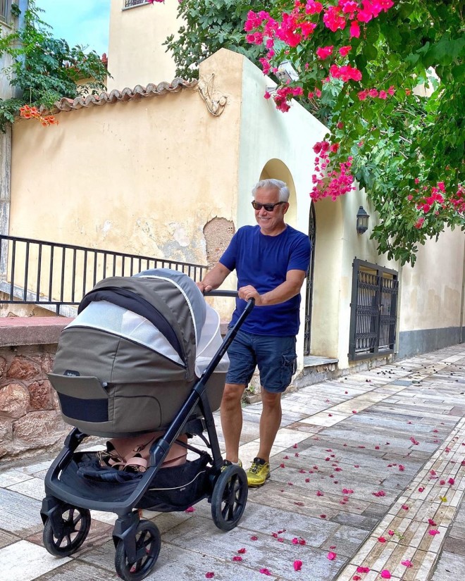 Χριστόπουλος  Brand Διακοπές στη Λευκάδα με τον νεογέννητο μωράκι τους