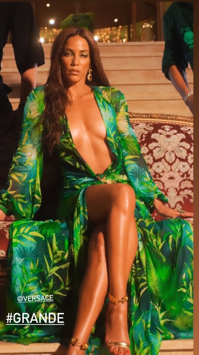Η Jennifer Lopez στο Μιλάνο  Κατερίνα Στικούδη Versace 