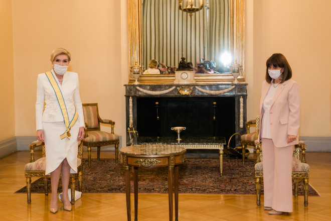 Η κυρία Μαριάννα Β. Βαρδινογιάννη με την Πρόεδρο της Δημοκρατίας, κυρία Κατερίνα Σακελλαροπούλου στο Προεδρικό Μέγαρο