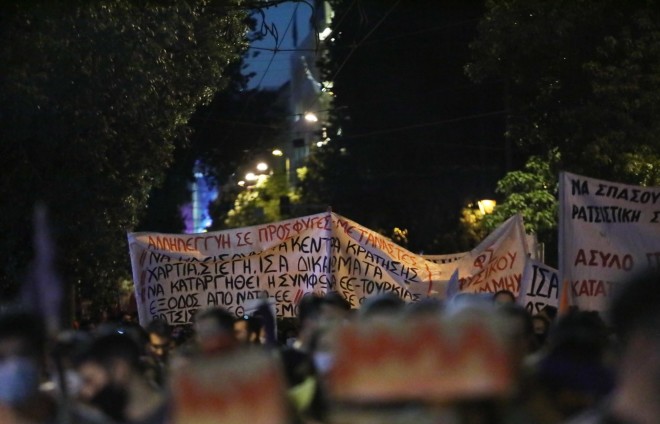 Εικόνα από το κέντρο της Αθήνας κατά τη διάρκεια διαμαρτυρίας για τους πρόσφυγες της Μόριας
