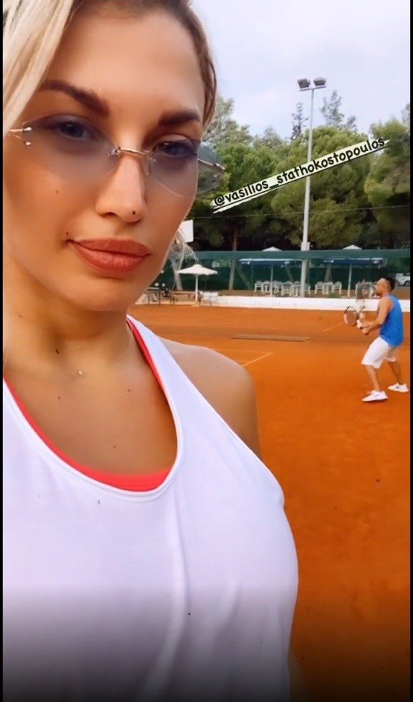 Κωνσταντίνα Σπυροπούλου Απαθανατίζει τον σύντροφό της να παίζει τένις σταθοκωστόπουλος