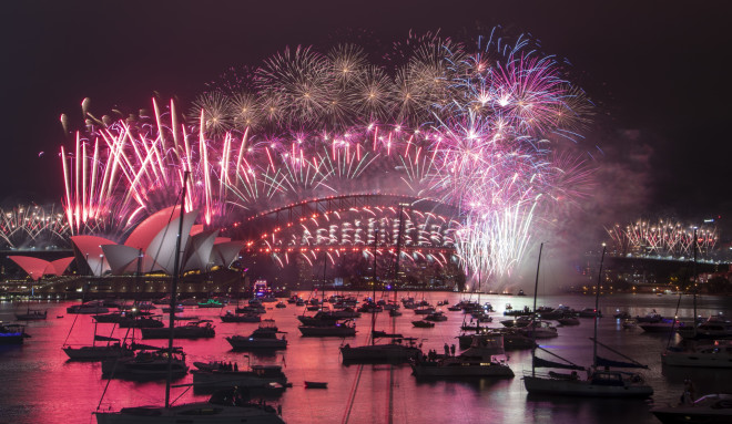 Πρωτοχρονιάτικο σόου των πυροτεχνημάτων στο Σίδνεϊ- AP Photo/Mark Baker