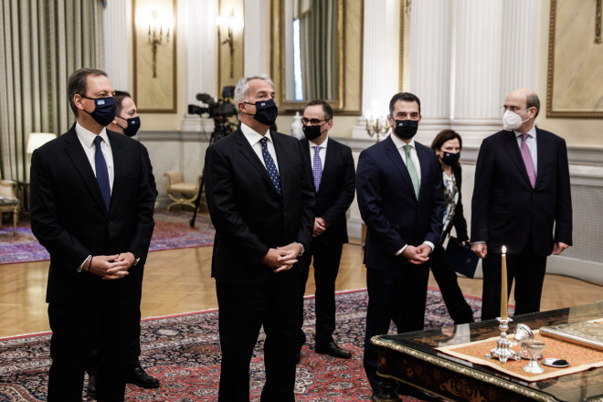 Το πρώτο γκρουπ των υπουργών που ορκίστηκαν με θρησκευτικό όρκο- φωτογραφία Eurokinissi