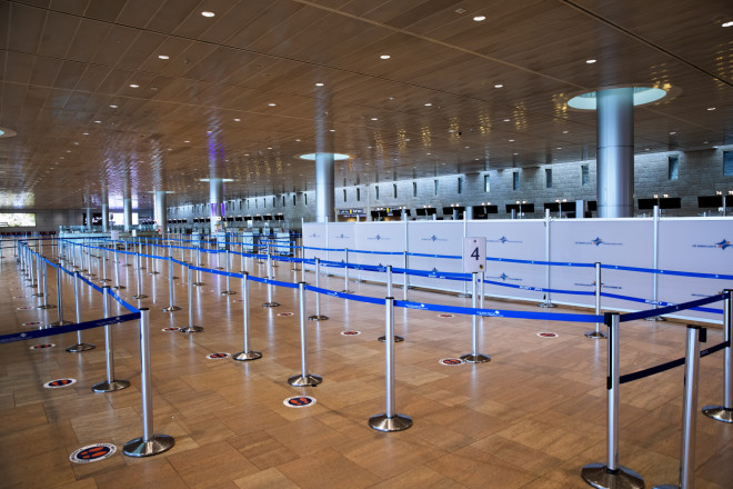 Άδειο το κεντρικό αεροδρόμιο του Ισραήλ μετά την απόφαση της κυβέρνησης να απαγορεύσει όλες τις πτήσεις για μία εβδομάδα, έως τις 31 Ιανουαρίου- φωτογραφία ΑΡ