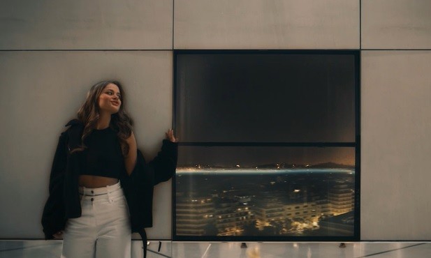 Στιγμιότυπο από το video clip του τραγουδιού Last Dance  Stefania Ελλάδα Eurovision 2021