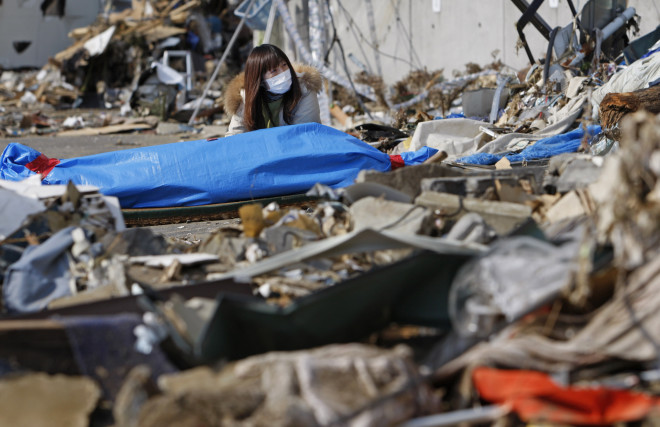 Πτώματα παντού από το τσουνάμι στην Ιαπωνία το 2011