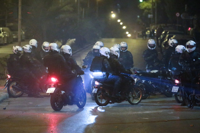Αστυνομικοί της ομάδας ΔΡΑΣΗ κατά τα επεισόδια στη Νέα Σμύρνη το βράδυ της 9ης Μαρτίου - φωτογραφία Eurokinissi