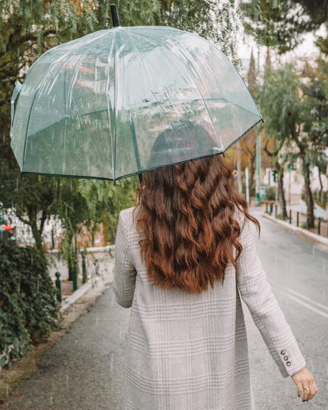 Χριστίνα Μπόμπα: Βόλτα στη βροχή