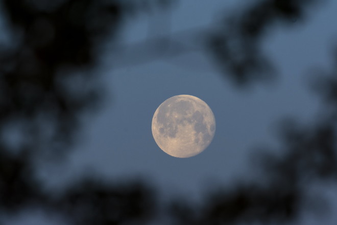 Το ροζ φεγγάρι στον ουρανό της Ουγγαρίας- φωτογραφία ΑΡ