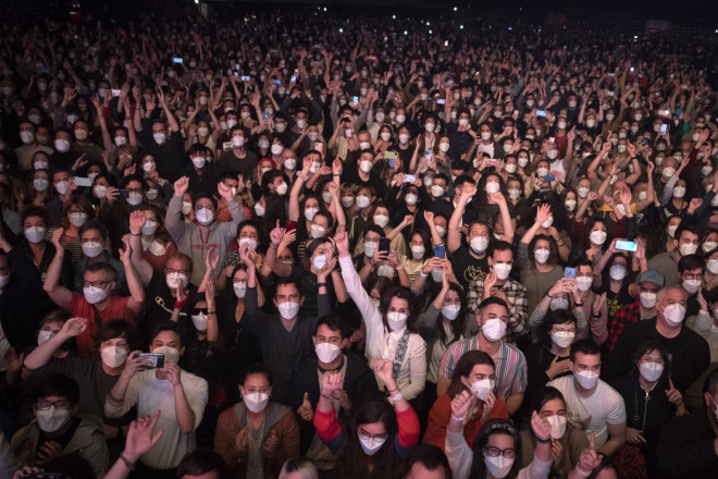 Οι θεατές φορούσαν μάσκες FFP2 αλλά δεν κρατούσαν αποστάσεις- φωτογραφία ΑΡ