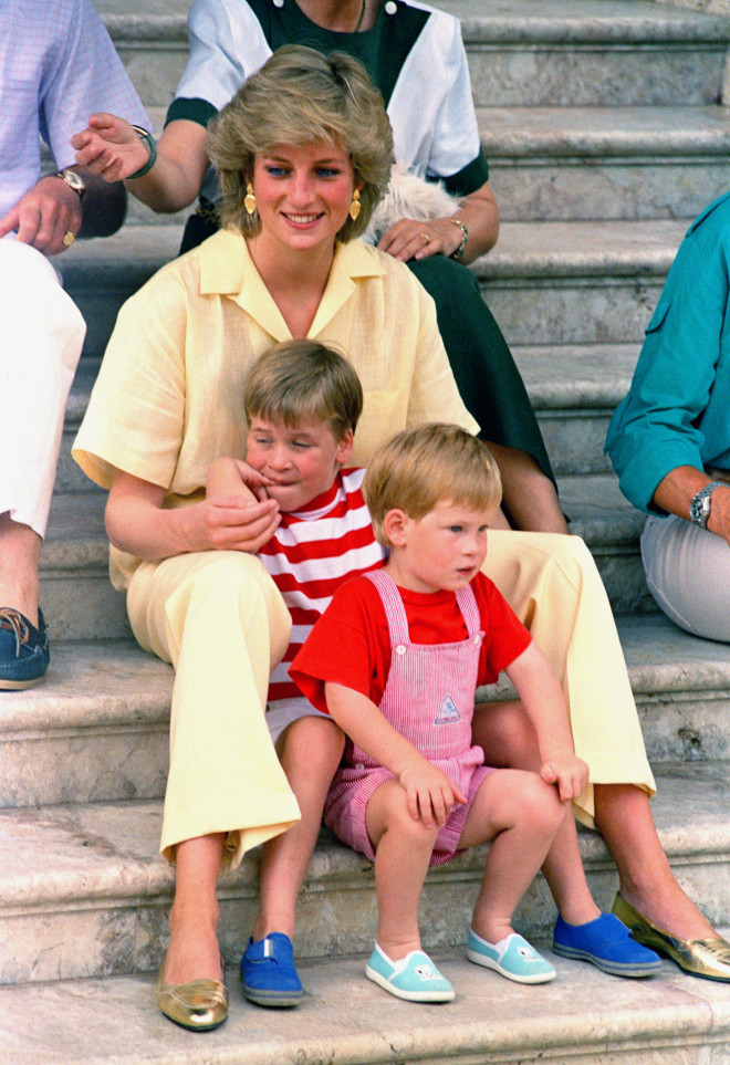 Η πριγκίπισσα Diana με τους γιους της, William και Harry, τον Σεπτέμβριο του 1987/ Ap Images