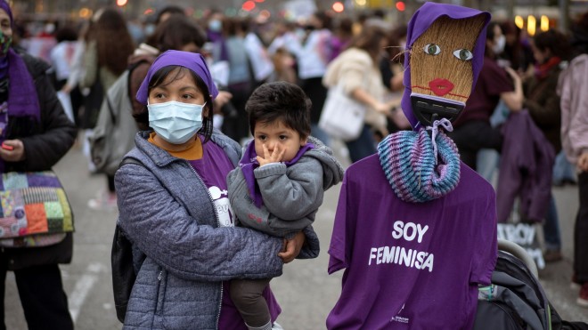 Στιγμιότυπο από τις διαδηλώσεις στην Ισπανία, την Ημέρα της Γυναίκας- φωτογραφία ΑΡ
