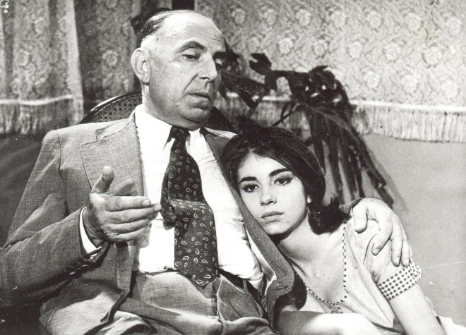 Η Κατερίνα Βασιλάκου με τον Ορέστη Μακρή το 1960 στην πρώτη ταινία της «Της μιας δραχμής τα γιασεμιά» του Ανδρέα Λαμπρινού.