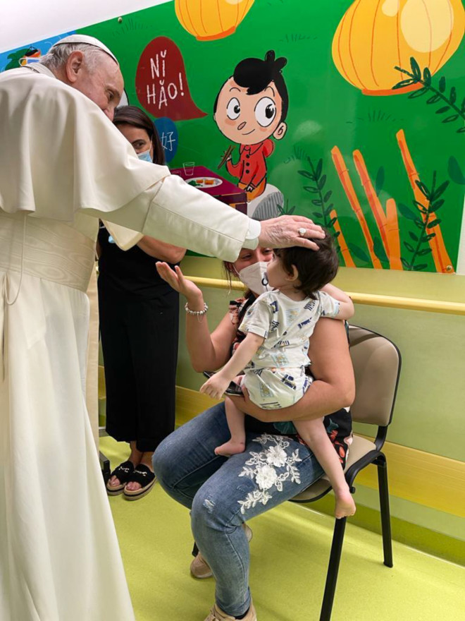 πάπας Φραγκίσκος νοσοκομείο