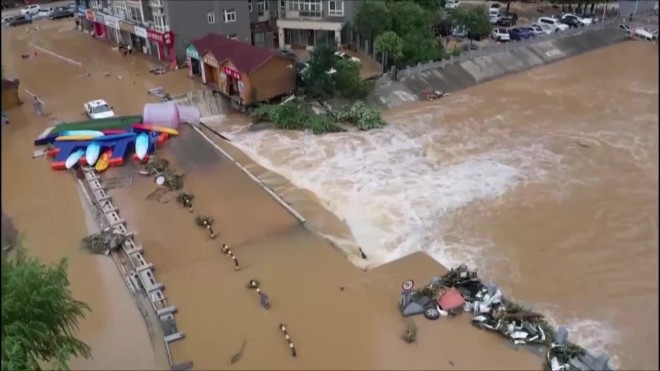 Στιγμιότυπο από τις πλημμύρες Τσεντσόου της Κίνας- από βίντεο ΑΡ